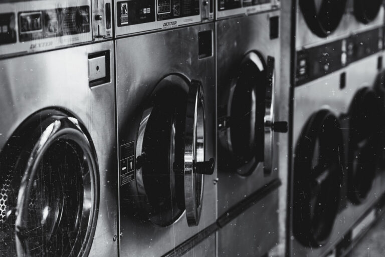 How to Choose Between Weekly, Biweekly, and Monthly Laundry Services